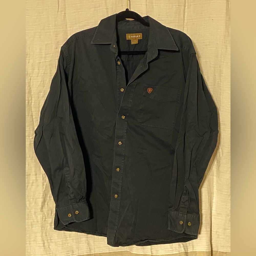 Ariat Men's Solid Twill Classic Fit Long Sleeve Western Shirt in black